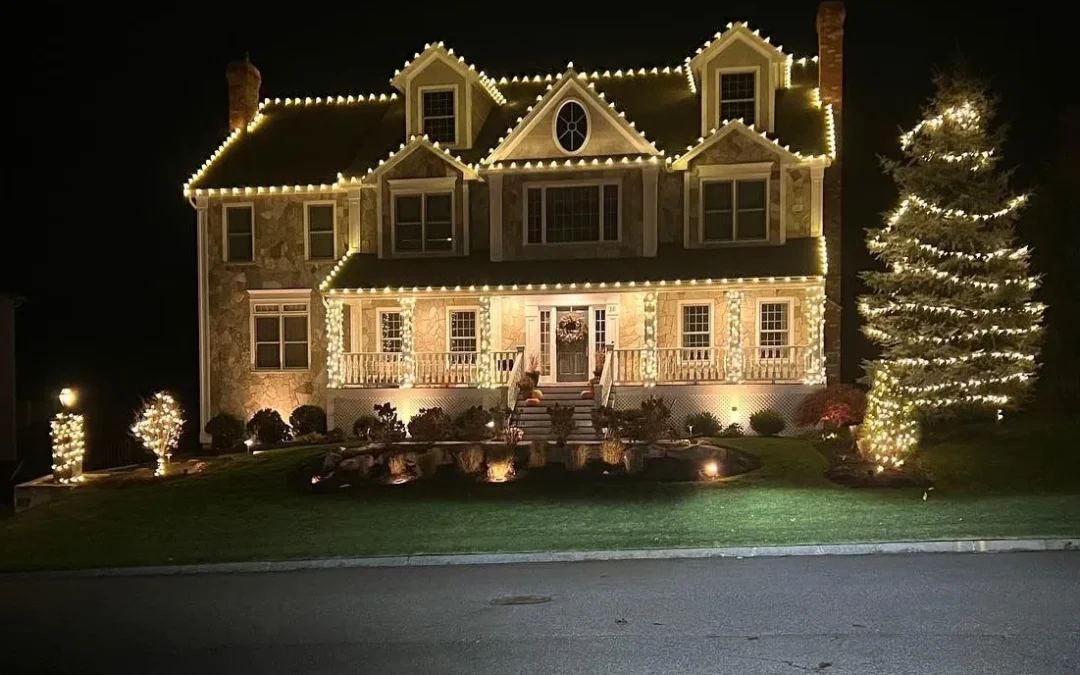 5 Essential Tips for Installing Holiday Lights